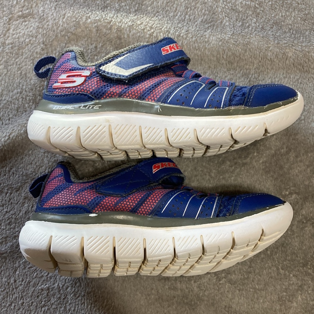 Little Boys Skechers Tennis Shoes Size 10.5. Red and Blue Velcro Sneakers. - Picture 3 of 8